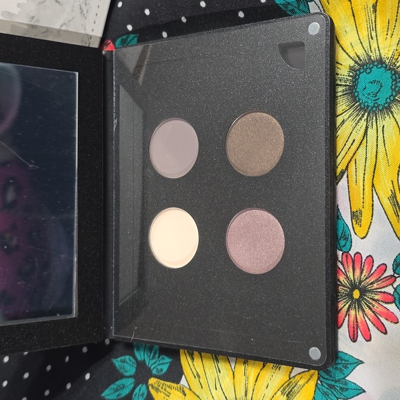 Ittsè Palette Magnetic Build Your Own Eyeshadow Palette - Picture 2 of 10